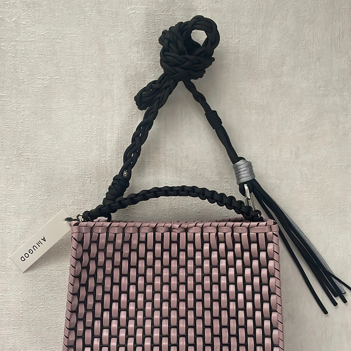 // HAND BAG