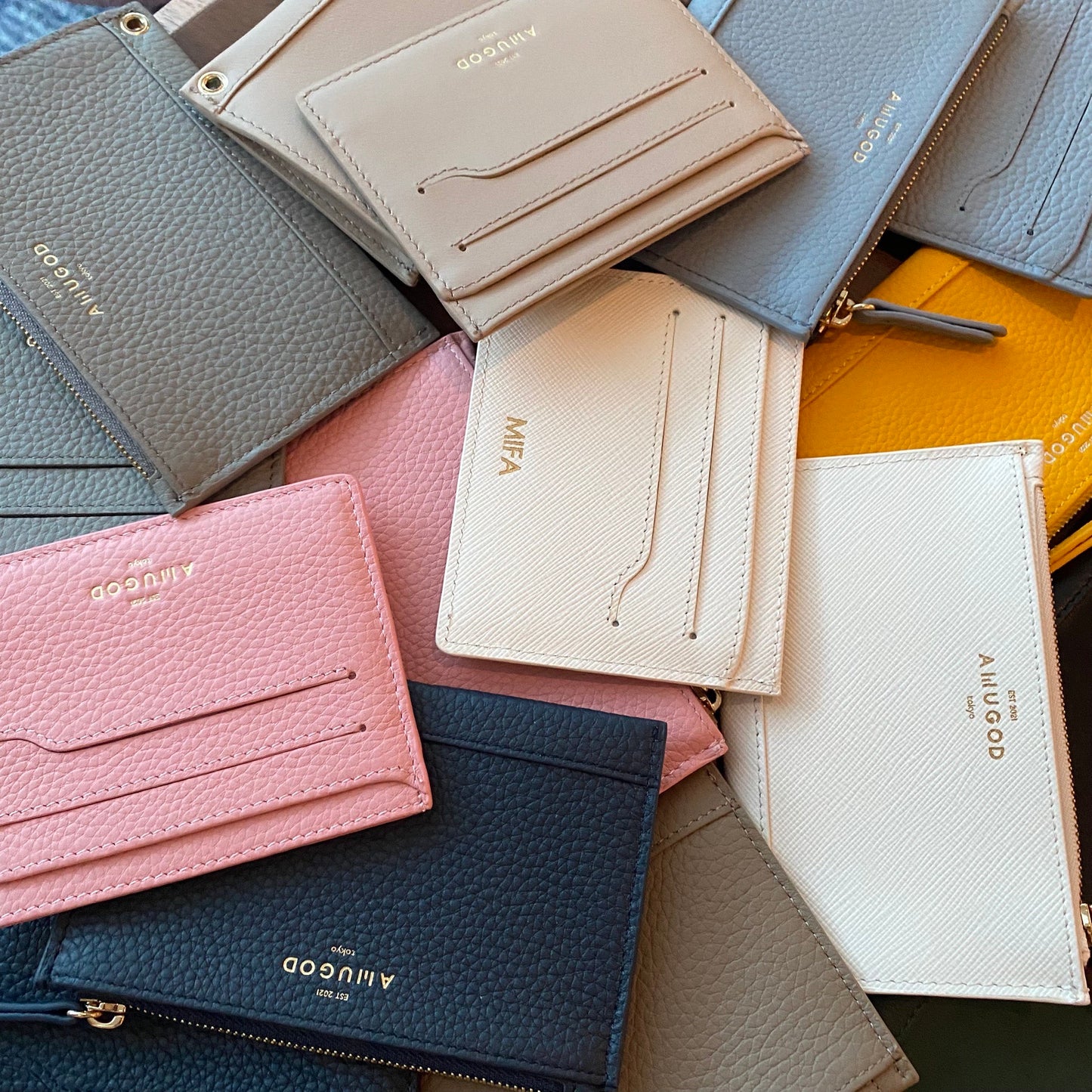 // Leather card case