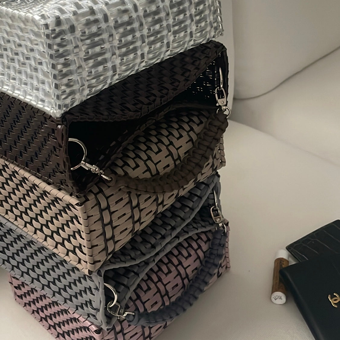 // HAND BAG