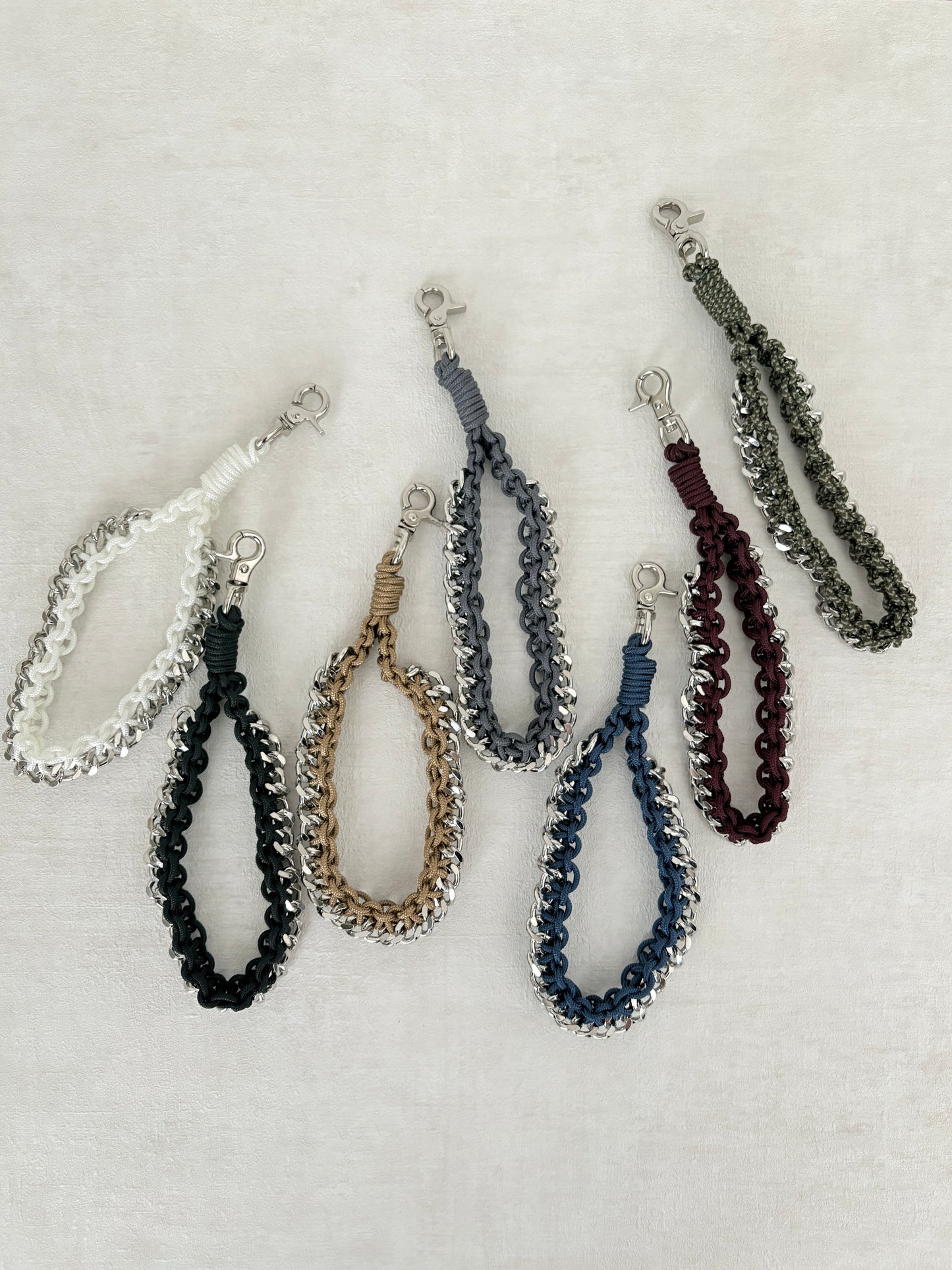// 【人気急上昇】HAND STRAP with chain