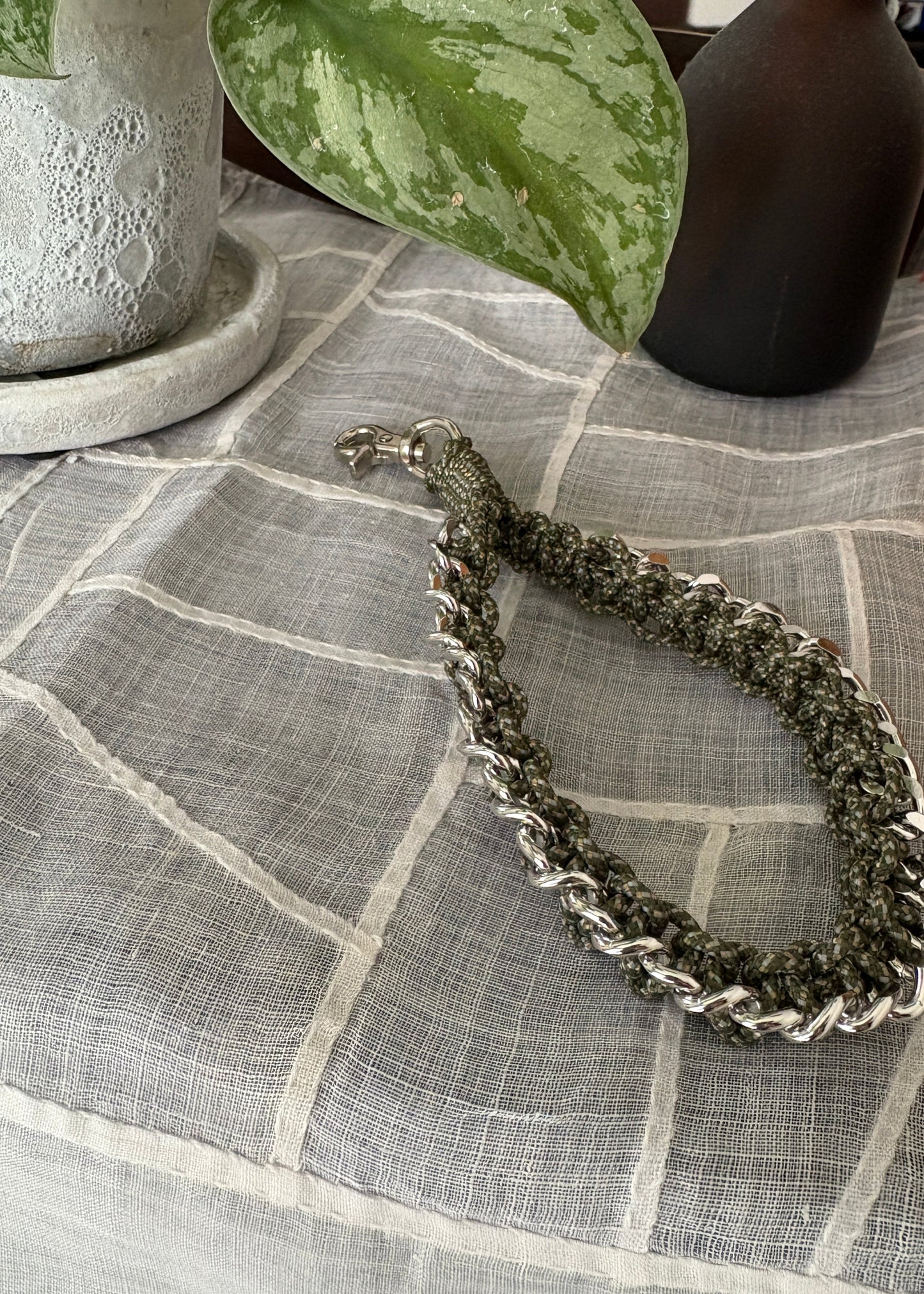 // 【人気急上昇】HAND STRAP with chain