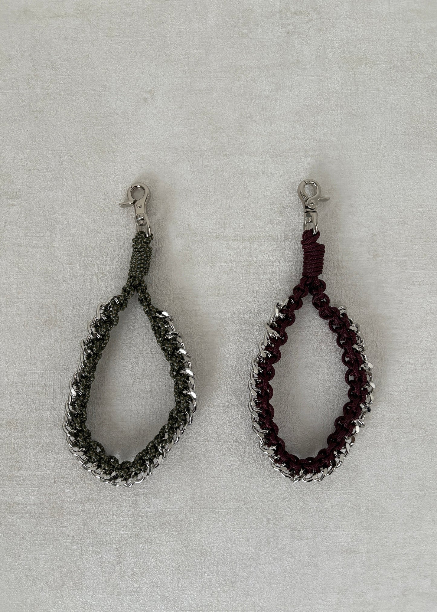 // 【人気急上昇】HAND STRAP with chain