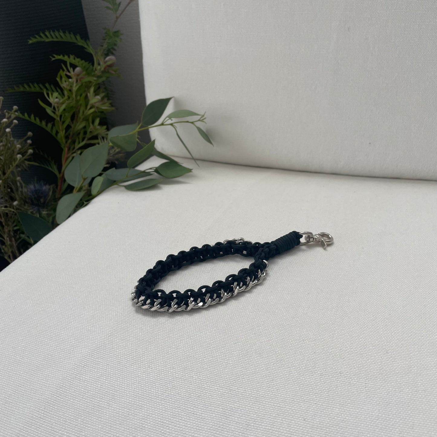 // 【人気急上昇】HAND STRAP with chain