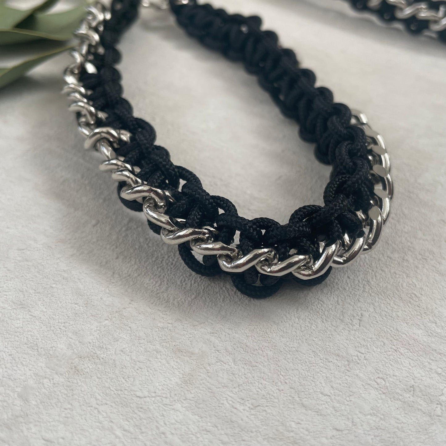 // 【人気急上昇】HAND STRAP with chain