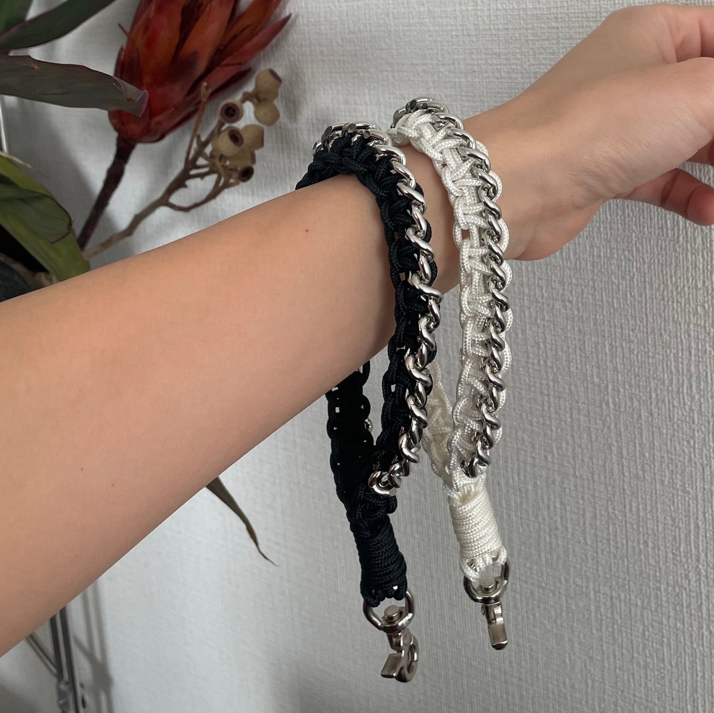 // 【人気急上昇】HAND STRAP with chain