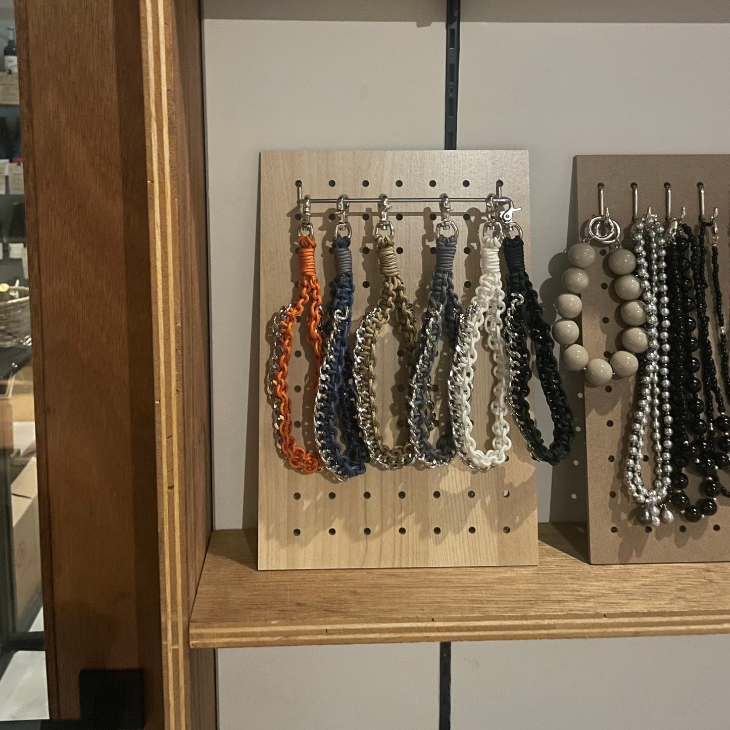 // 【人気急上昇】HAND STRAP with chain