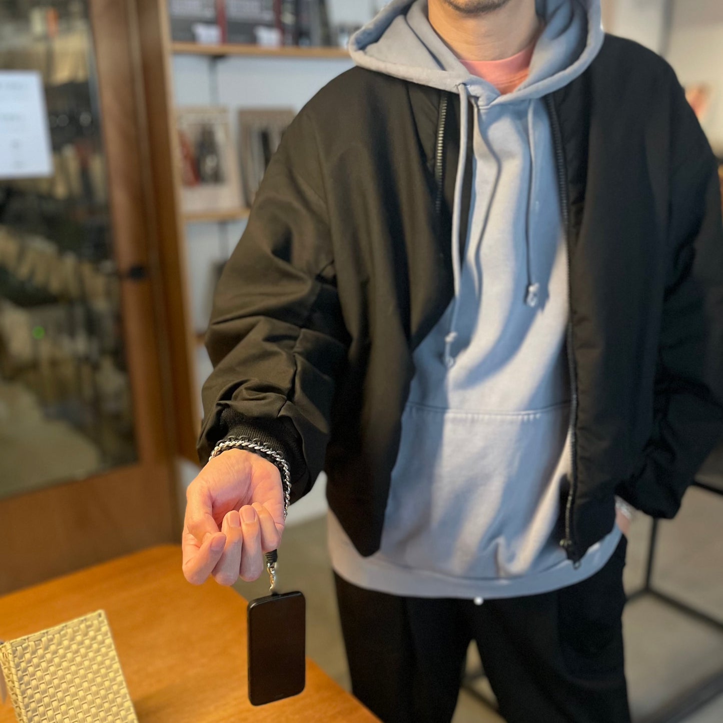 // 【人気急上昇】HAND STRAP with chain