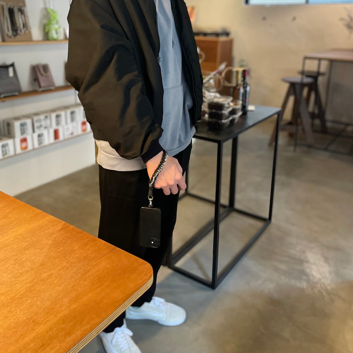 // 【人気急上昇】HAND STRAP with chain