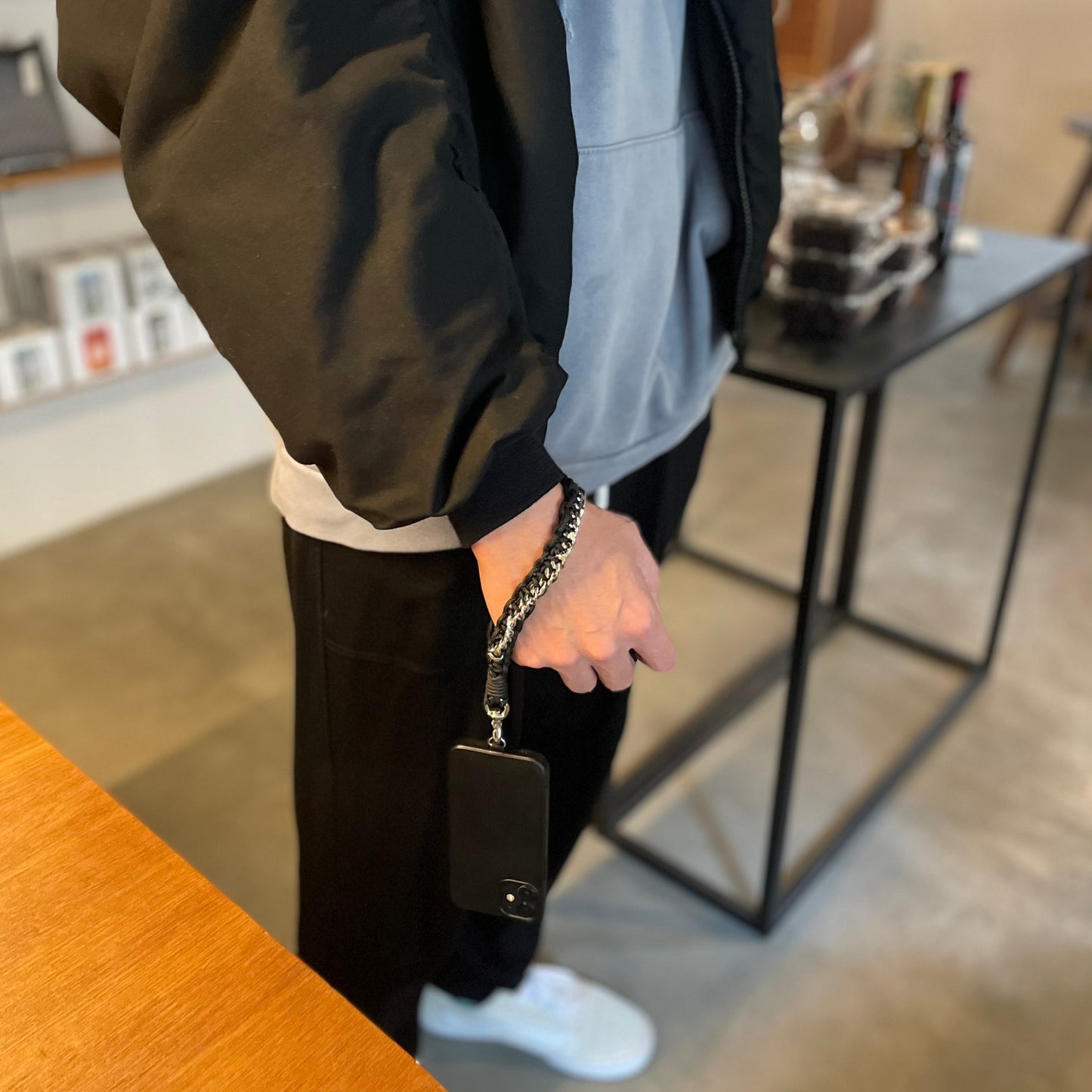 // 【人気急上昇】HAND STRAP with chain