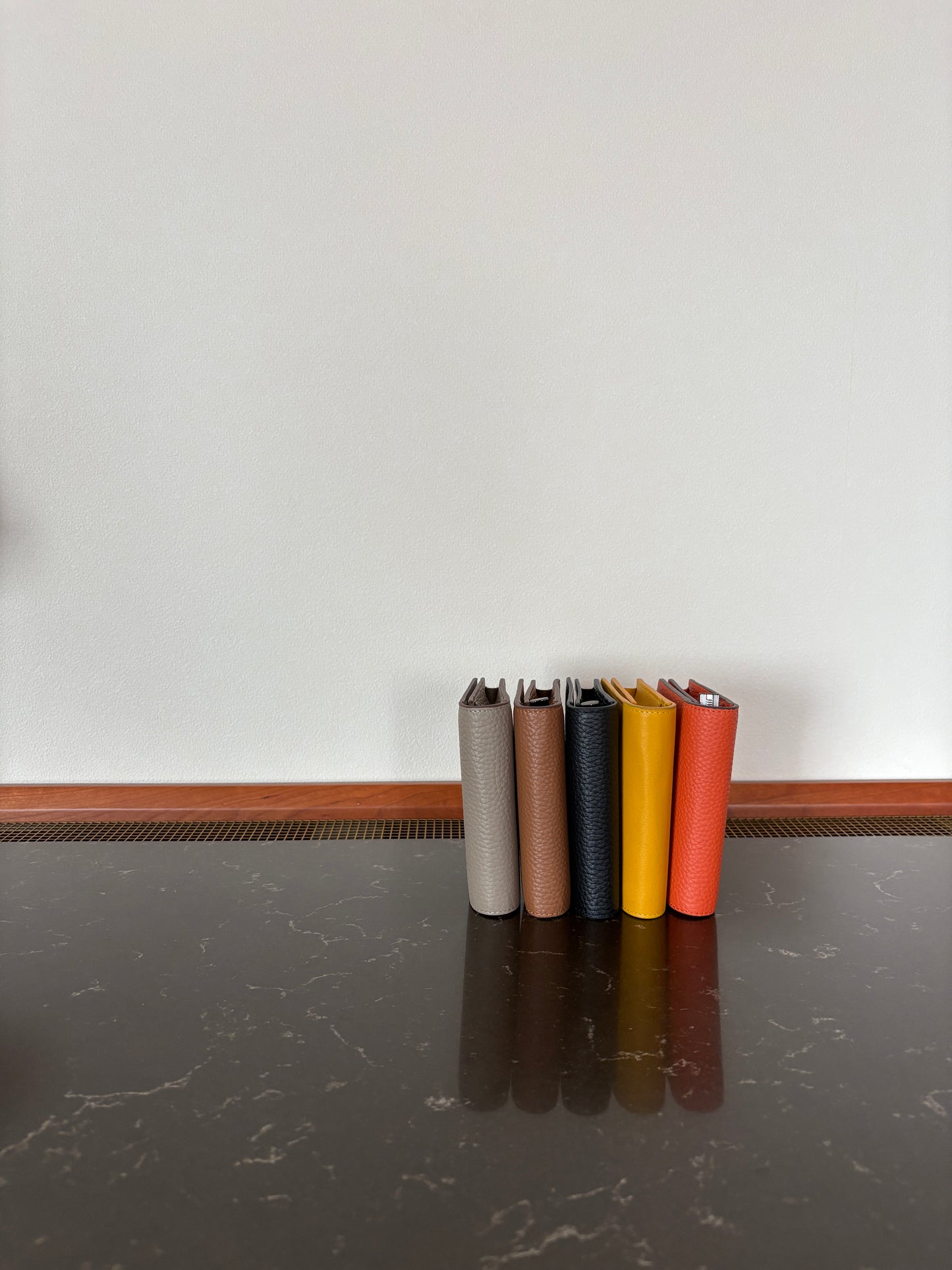 // Leather mini wallet チェーン付