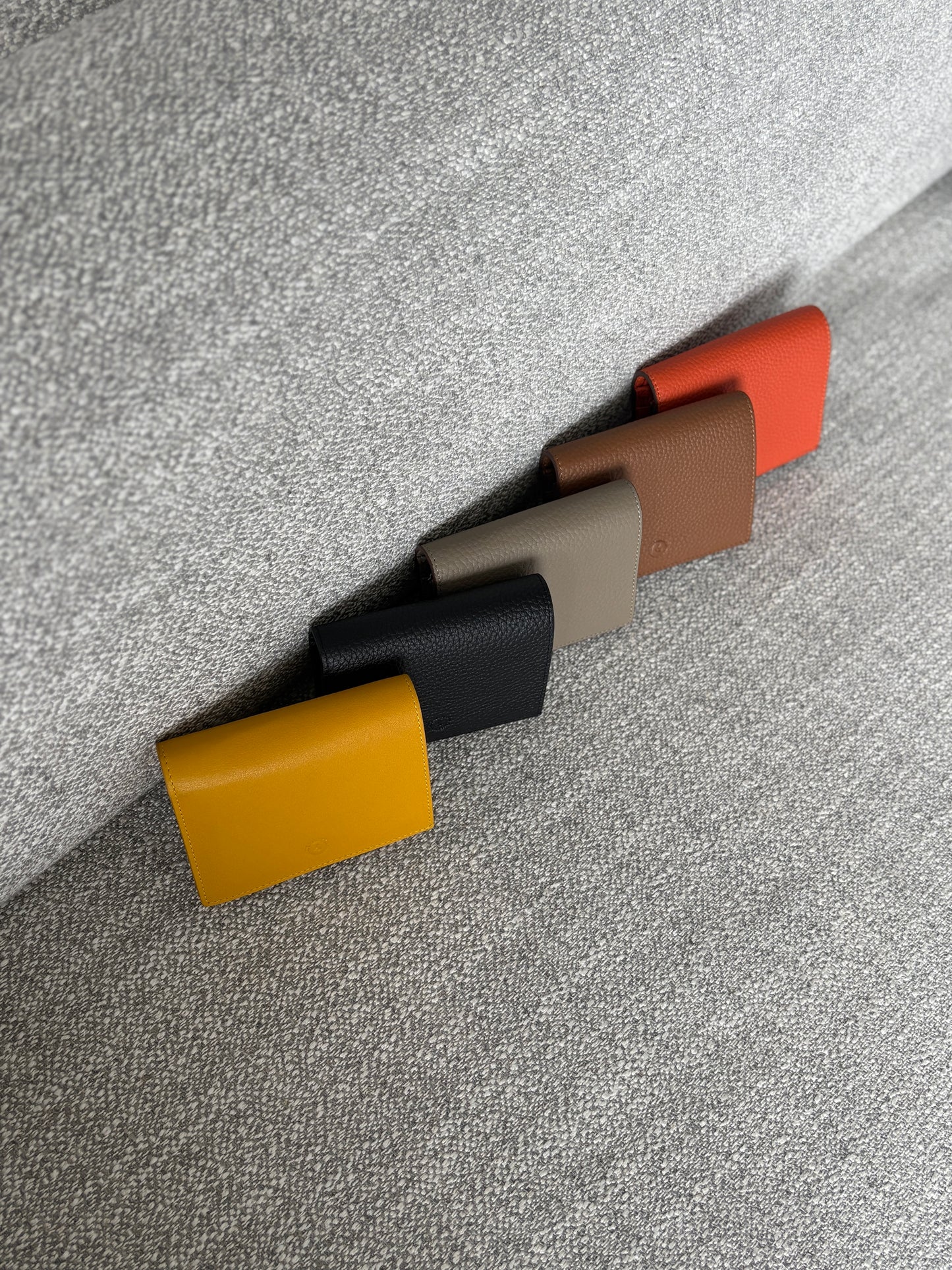 // Leather mini wallet チェーン付