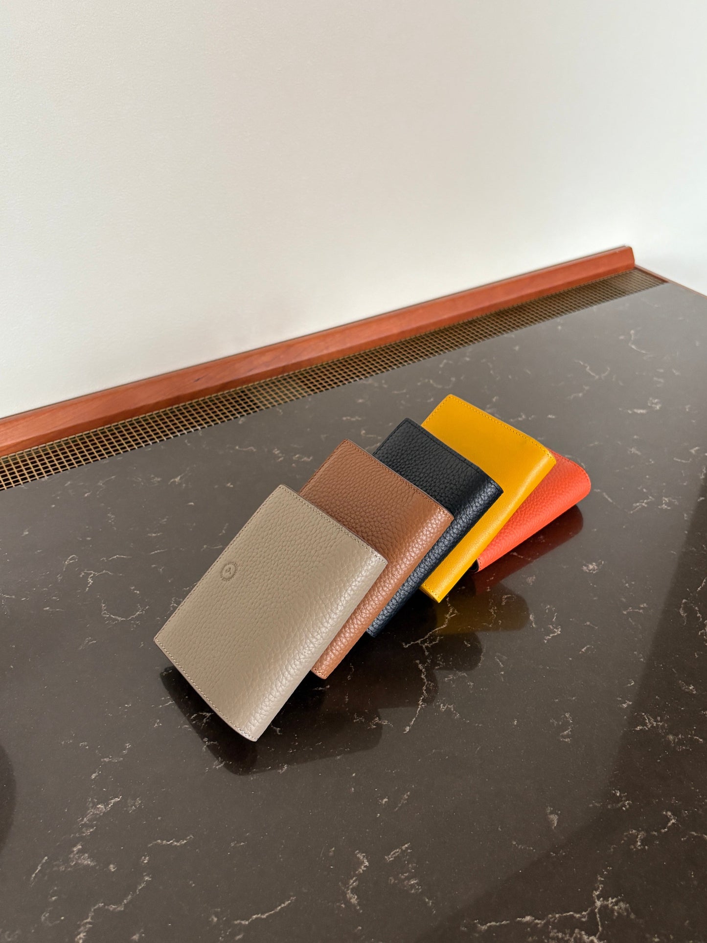 // Leather mini wallet チェーン付